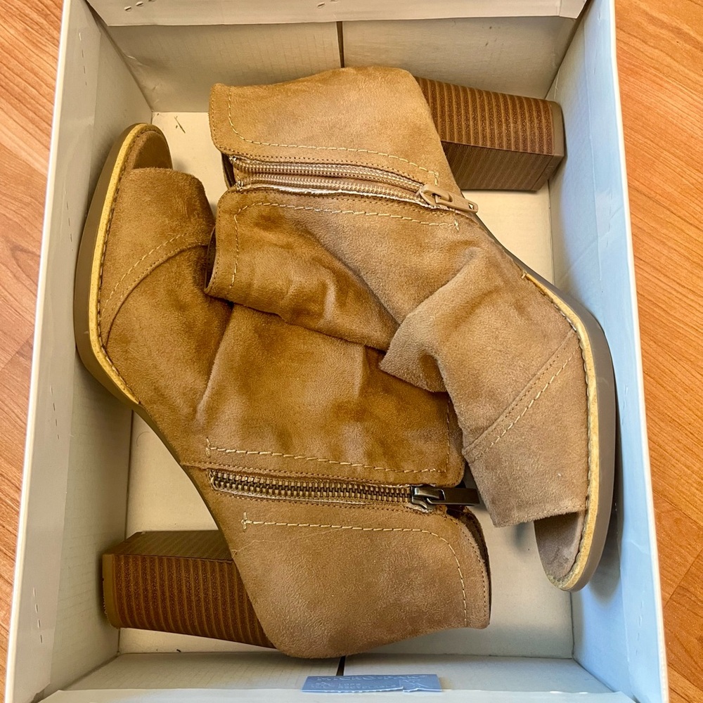 White Mountain Gemini Walnut Suedette Ankle Booties